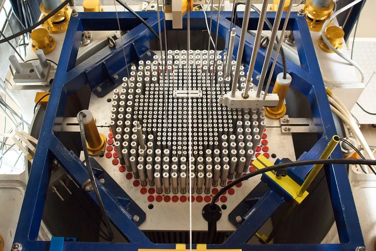 Un des plus vieux débats sur le nucléaire vient de trouver enfin une réponse tranchée ! Non les microcavités du graphite ne nuisent pas aux réacteurs Un des plus vieux débats sur le nucléaire vient de trouver enfin une réponse tranchée ! Non les microcavités du graphite ne nuisent pas aux réacteurs