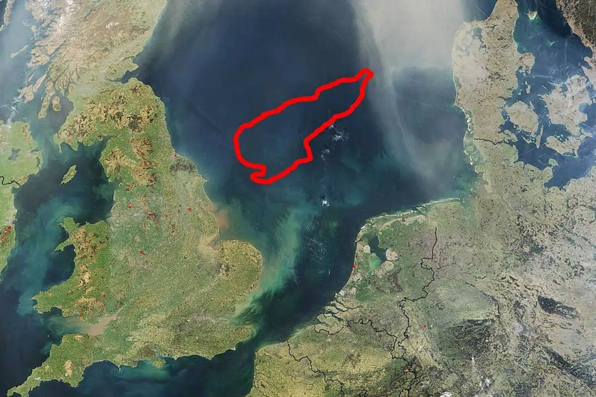 Le Dogger Bank est un grand banc de sable formant une zone peu profonde de la mer du Nord, situé à une centaine de kilomètres des côtes du Royaume-Uni et entre 125 et 150 km des côtes du Danemark. Il abrite à présent le plus grand champ d'éoliennes du monde.