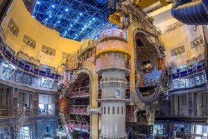 La fusion nucléaire est de moins en moins un rêve inatteignable pour le projet ITER dans le sud de la France qui vient d’installer son module n°5 de la chambre à vide