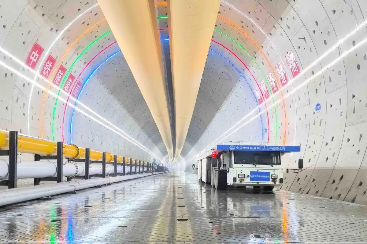 La plus grande « taupe » du monde attaque la dernière étape de ce tunnel chinois qui va faire tomber pas moins de 4 records mondiaux La plus grande « taupe » du monde attaque la dernière étape de ce tunnel chinois qui va faire tomber pas moins de 4 records mondiaux