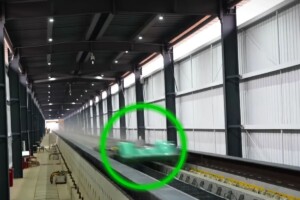 Il n'a fallu que 2 secondes à la Chine pour battre ce record du monde qui marquera un jalon de l'histoire du train du futur : l’Hyperloop