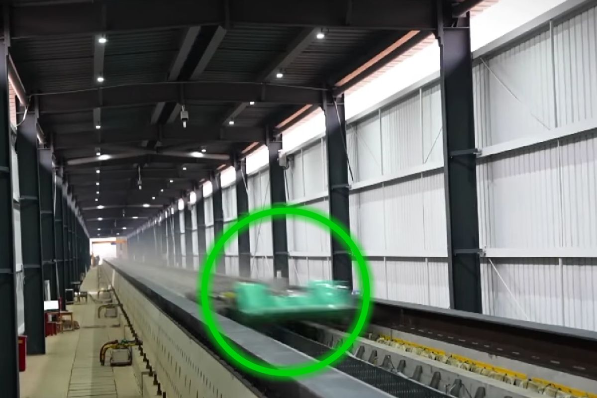 Il n'a fallu que 2 secondes à la Chine pour battre ce record du monde qui marquera un jalon de l'histoire du train du futur : l’Hyperloop