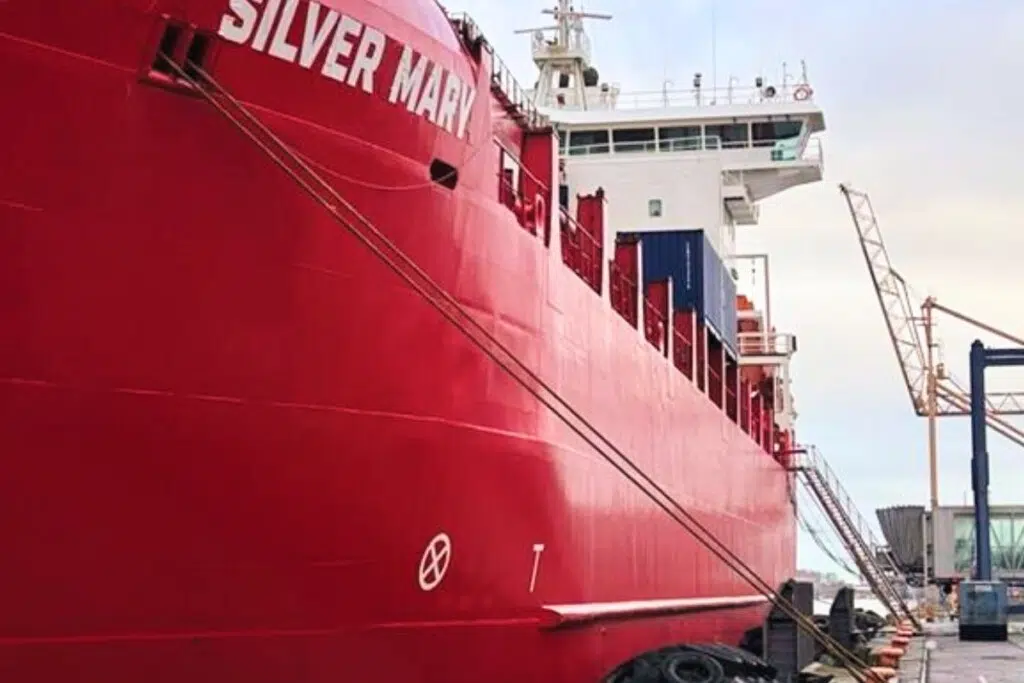 Le navire Silver Mary. Crédit : Simon Lancaster, BAS