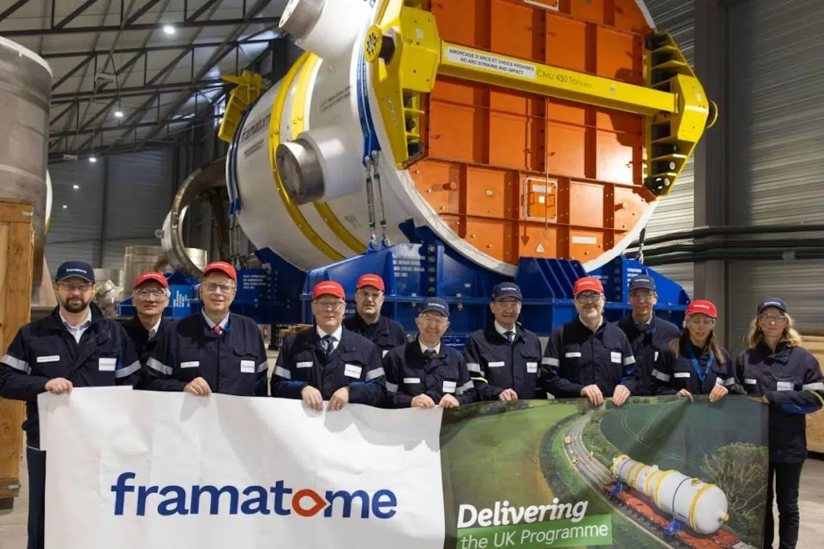 L'équipe de Framatome devant la cuve n°2 de Hinckley Point C.