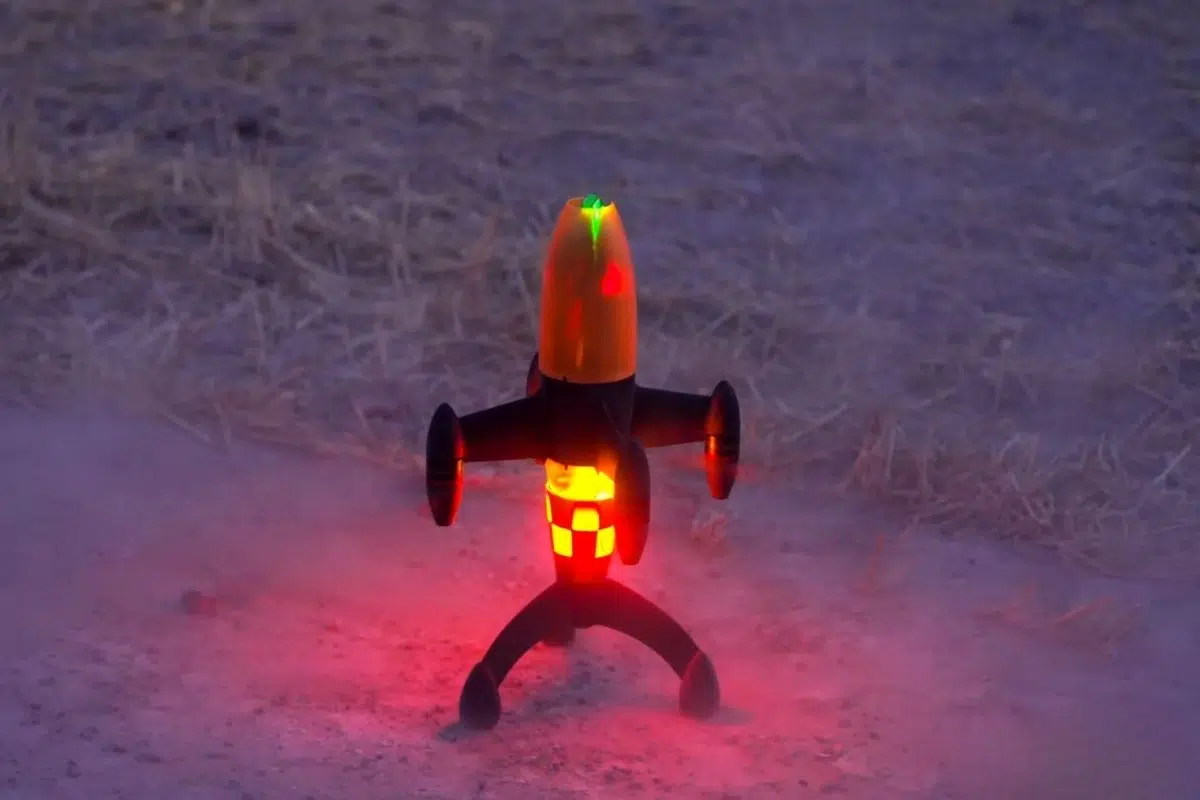 Avec 657 km/h, ce drone vient battre un record homologué par le Guinness Book et le mieux c'est qu'il a entièrement été fabriqué « maison » via une imprimante 3D Avec 657 km/h, ce drone vient battre un record homologué par le Guinness Book et le mieux c'est qu'il a entièrement été fabriqué « maison » via une imprimante 3D