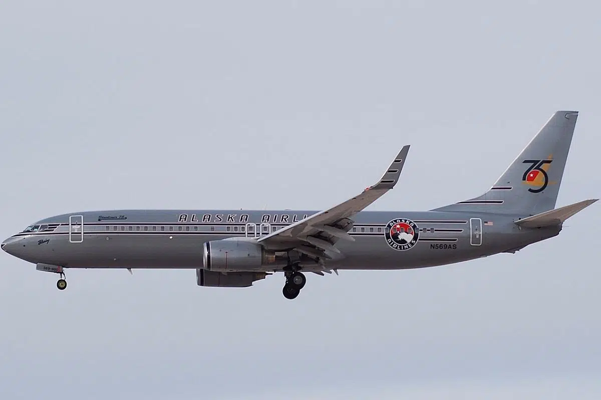 Livrée célébrant le 75e anniversaire d'Alaska Airlines. La compagnie né en 1932, emploie aujourd'hui plus de 20 000 salariés.