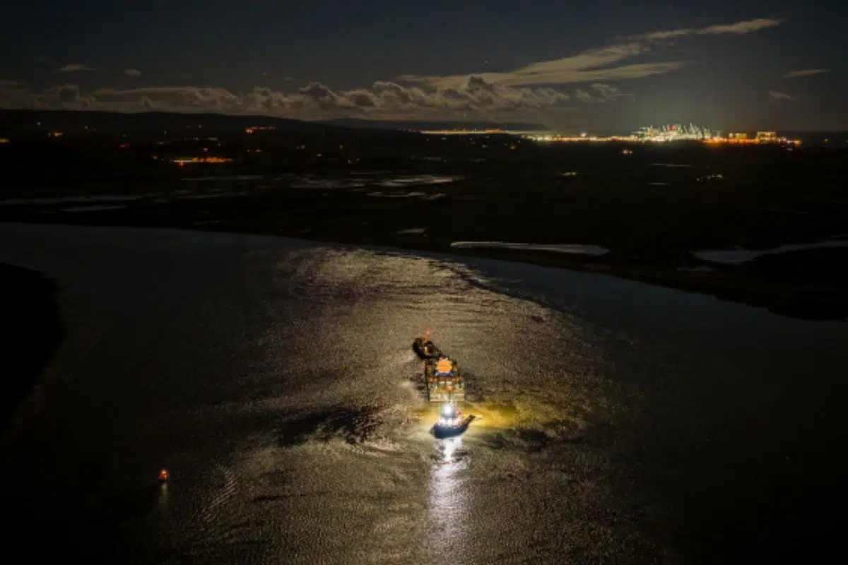 Après un périple épique de 1000 km, la France livre au Royaume-Uni ce colosse de 500 tonnes qui sera indispensable au réacteur nucléaire de Hinkley Point C
