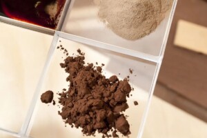 La découverte de ce matériau qui associe deux propriétés opposées ouvrent des portes à l'humanité pour sortir de l’impasse du plastique