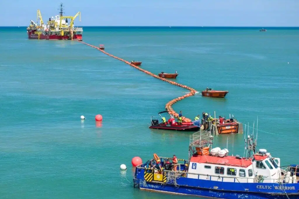 Nexans a officiellement remis les deux circuits de câbles d'exportation HVAC 225 kV du parc éolien offshore Dieppe-Le Tréport à RTE (Réseau de Transport d'Électricité). 