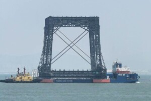 Ce colosse chinois de 25 000 tonnes est le premier navire au monde qui sera uniquement dédié à la récupération des fusées spatiales par filet