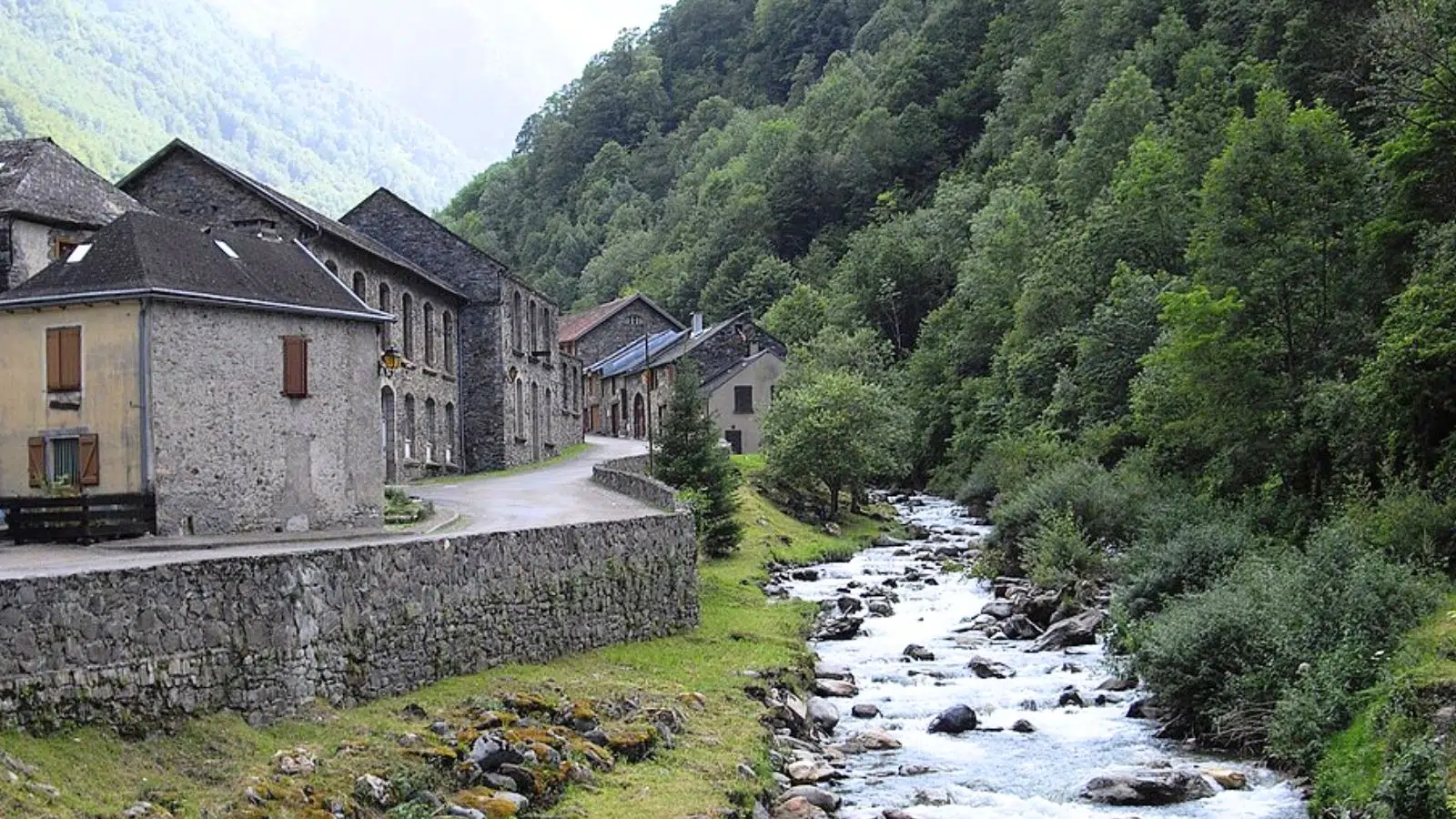 La France est en pénurie de tungstène alors que son sol regorge de 50 ans de consommation domestique avec 100 000 tonnes exploitables La France est en pénurie de tungstène alors que son sol regorge de 50 ans de consommation domestique avec 100 000 tonnes exploitables