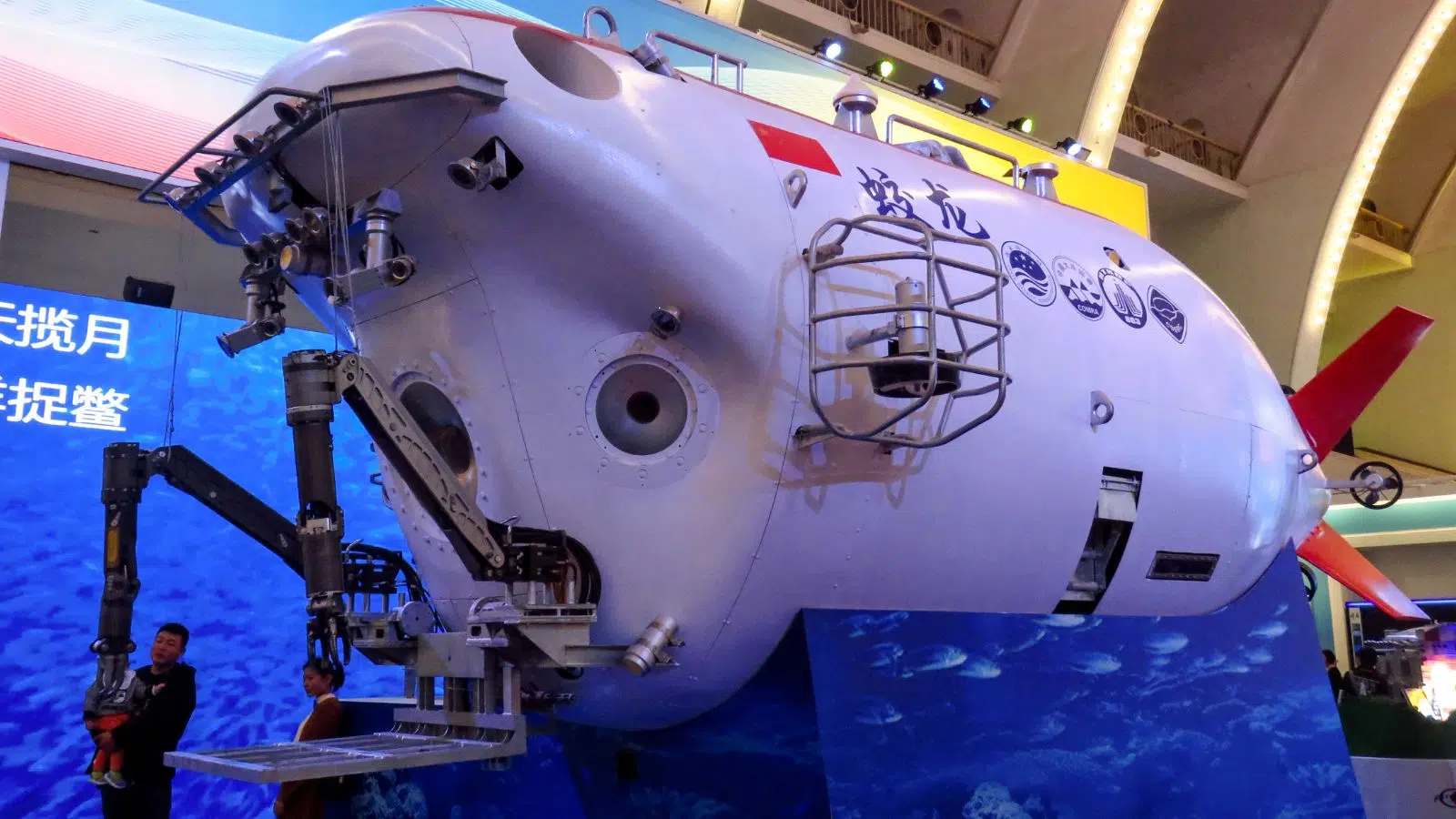 525 000 ultra-riches du monde sont dans l'oeil de la Chine qui veut leur proposer une expérience unique à 1000 mètres de profondeur 525 000 ultra-riches du monde sont dans l'oeil de la Chine qui veut leur proposer une expérience unique à 1000 mètres de profondeur