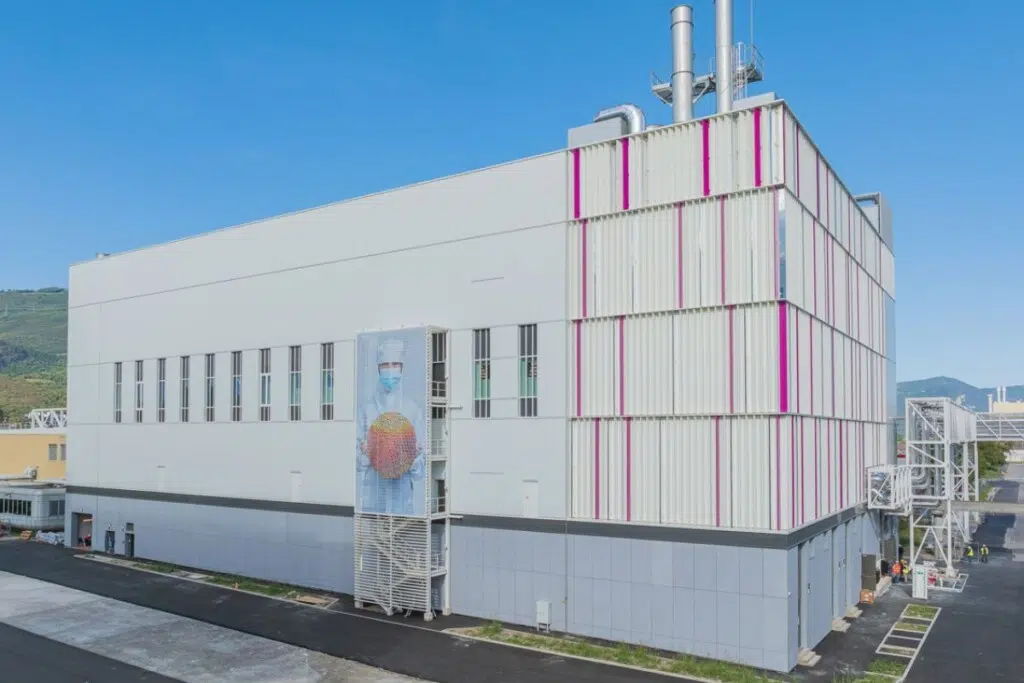 Avec FAMES, le CEA-Leti a inauguré une salle blanche de 2 000 m² abritant des équipements spécialisés pour la fabrication de puces de 300 mm.