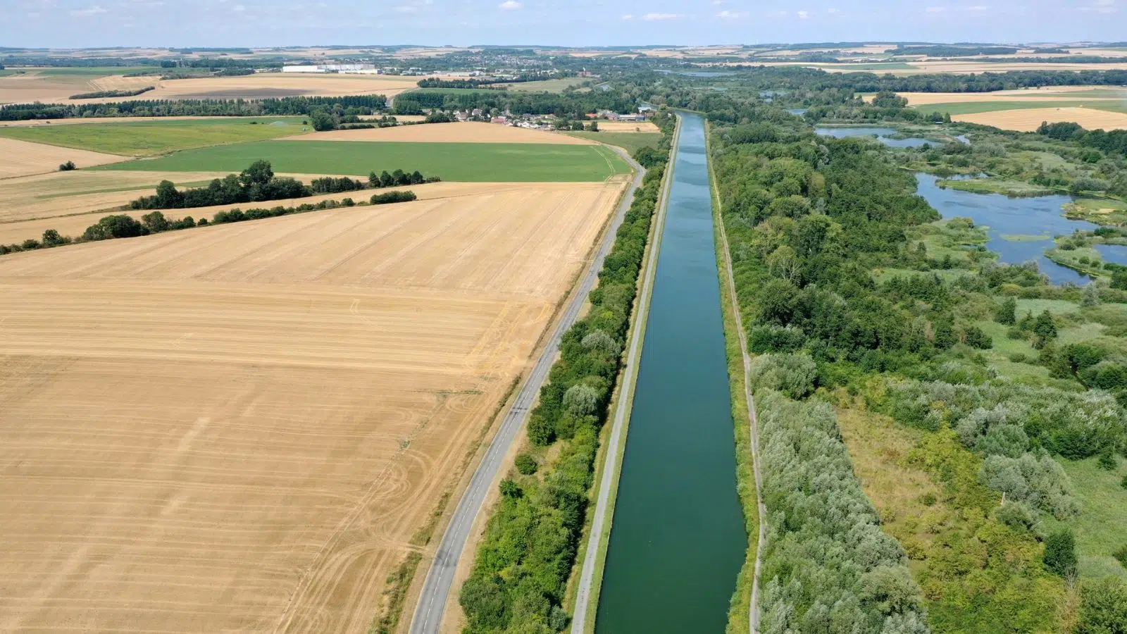 Ce chantier gigantesque dans le Nord de la France va doter le pays d'un nouveau canal de 107 km de long pour un coût estimé à à 7,3 milliards d’euros Ce chantier gigantesque dans le Nord de la France va doter le pays d'un nouveau canal de 107 km de long pour un coût estimé à à 7,3 milliards d’euros