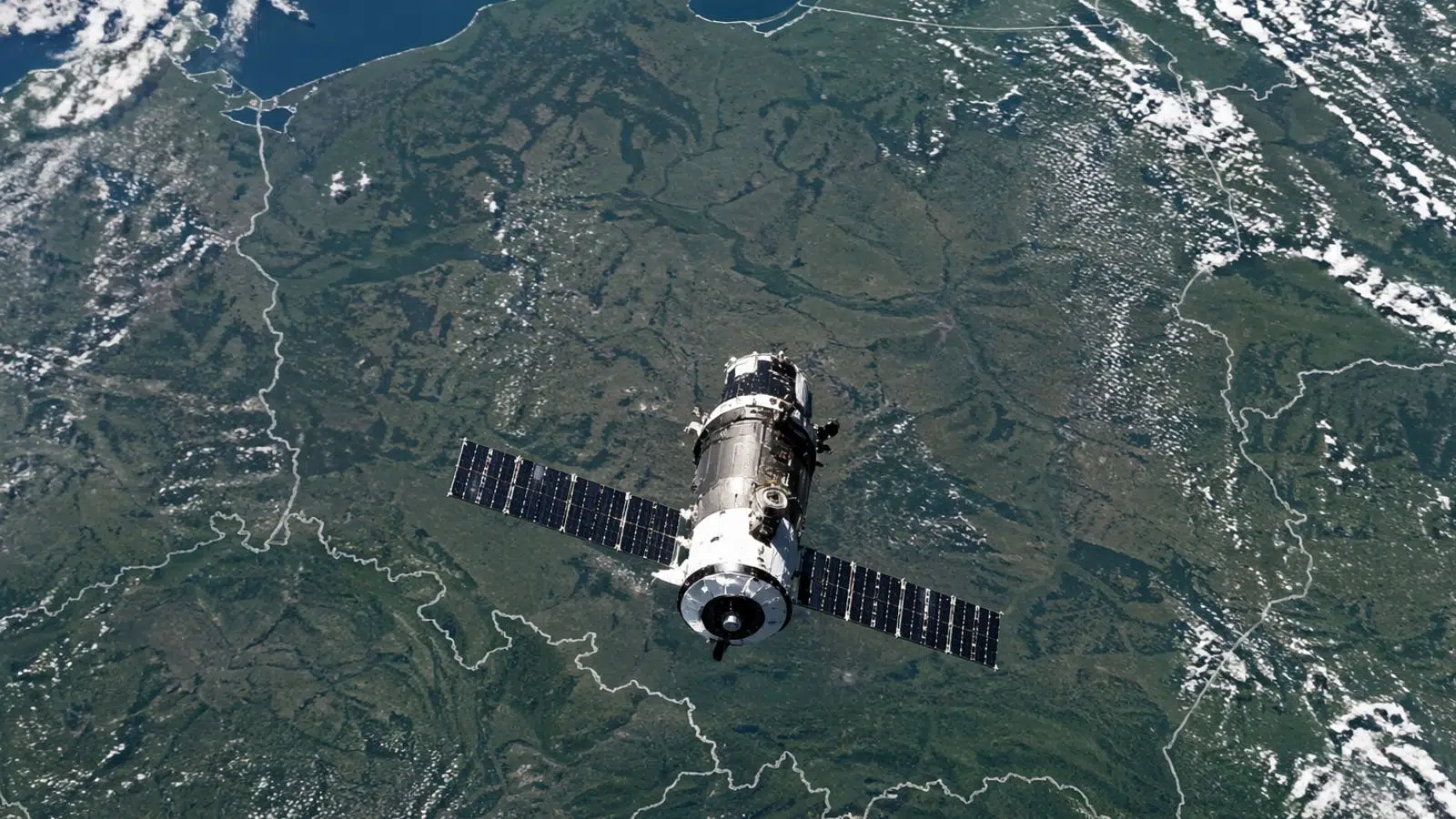 La France n'a pas vendu d'avion de chasse à la Pologne mais Airbus et Thales vont lui fournir un outil militaire encore plus précieux : un satellite de télécommunication