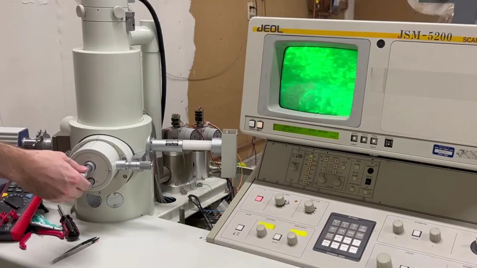 Et si notre salut venait de l'or ? Grâce à lui une équipe de scientifiques canadiens est parvenue à multiplier par 50 la résistance de batterie zinc