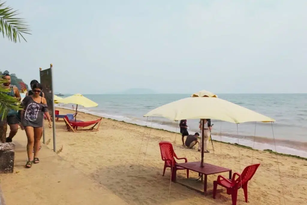 Assez peu de plages à Kep mais au moins il n'y a clairement pas foule !