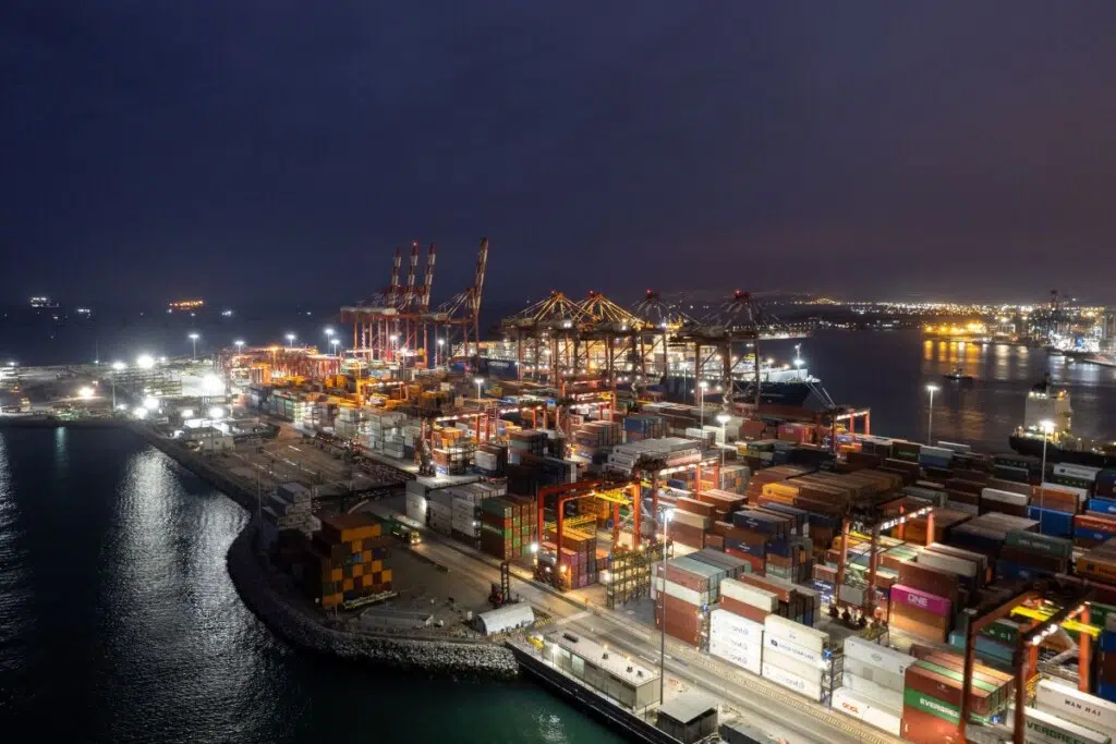 Le port de Callao Muelle Norte la nuit.