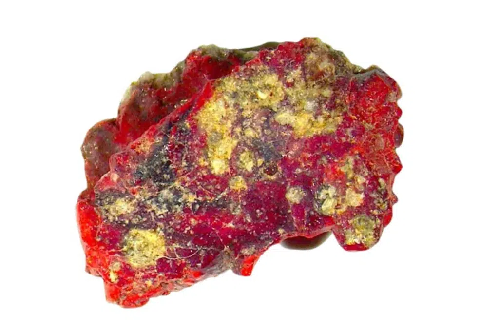 La trinitite rouge retrouvée sur le lieu de l'explosion de la bombe Trinity.