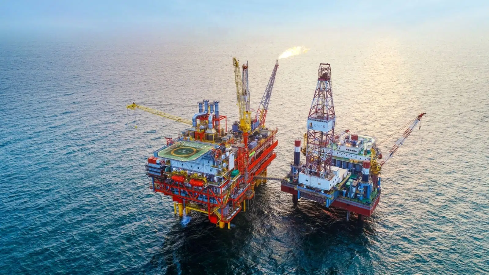 La Chine signe une prouesse technologie et un record personnel avec cette nouvelle plateforme pétrolière qui sera capable d'extraire 20 500 barils par jour
