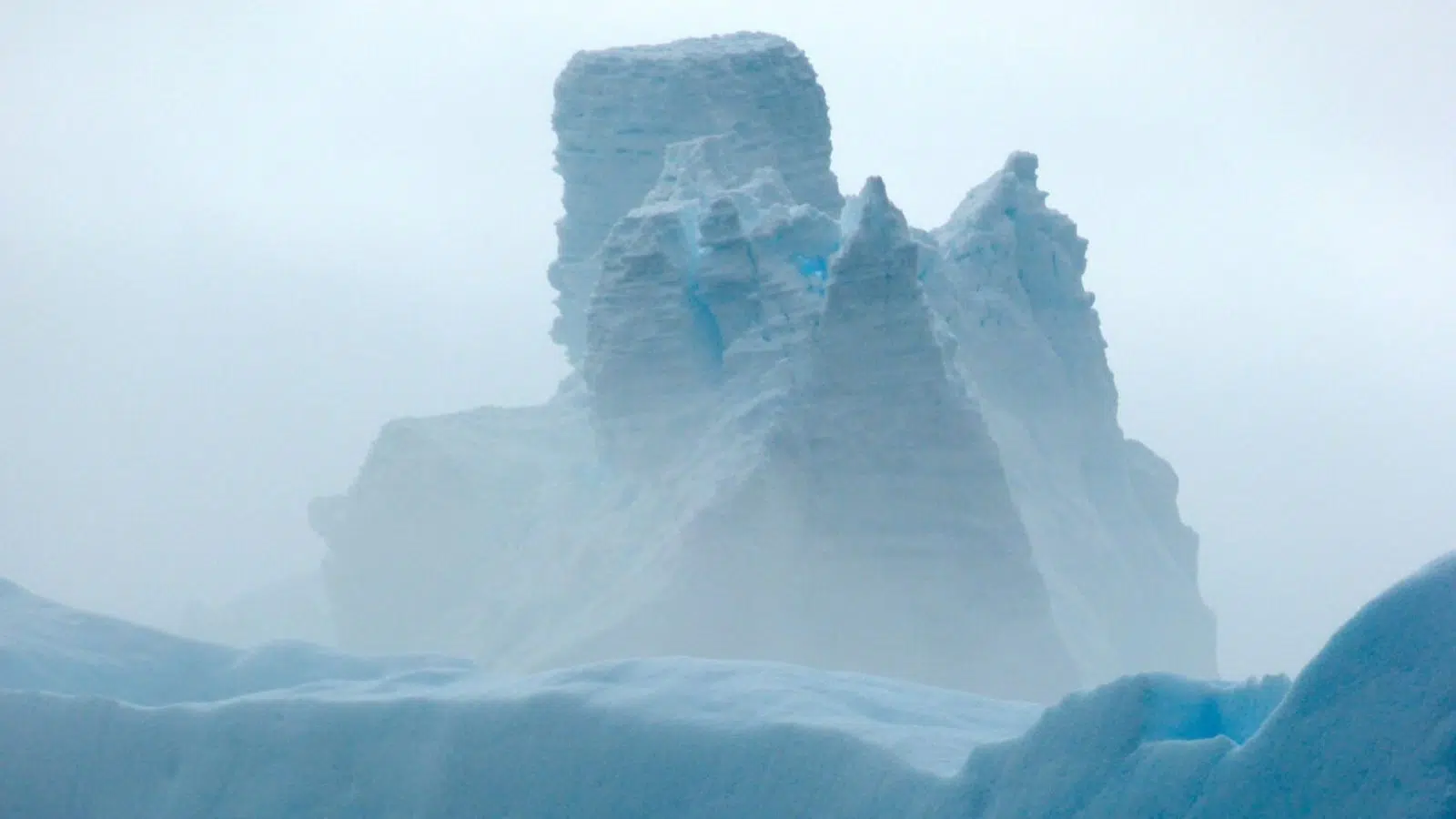 Grand chacun comme 35 fois Paris, les deux plus grands icebergs du monde gardaient une mauvaises surprise en réserve aux scientifiques