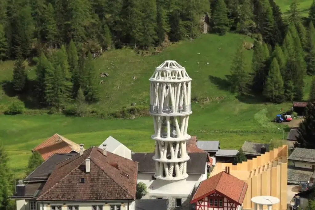 La Tor Alva, en Suisse inaugurée en 2025 détient le record du plus haut bâtiment imprimé en 3D au monde avec 30 mètres… pour l’instant ! Crédit : tor-alva.ch