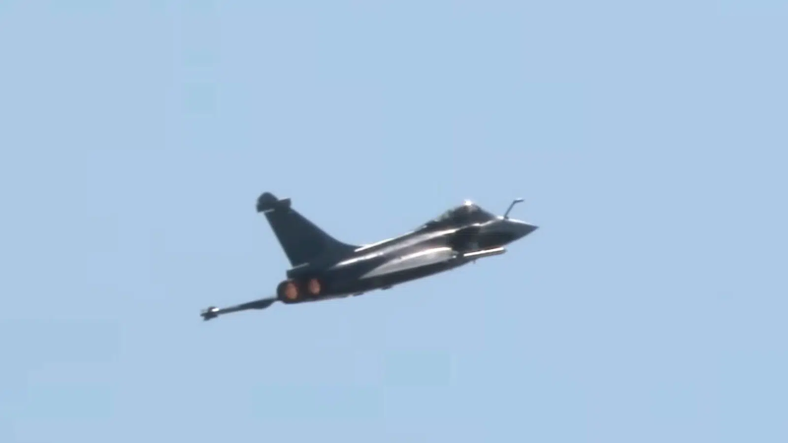 Le Rafale aura bientôt une dépendance à l'étranger de moins grâce à cette nouvelle usine installée à Barp pour le packaging des semiconducteurs de Thales