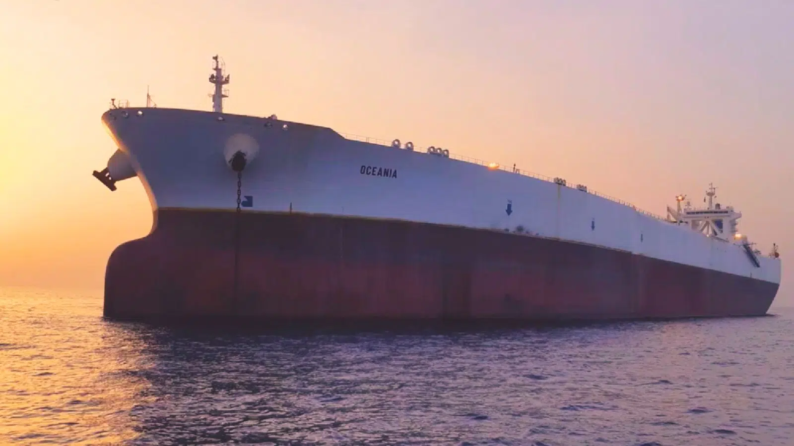 Le dernier « géants des mers » est belge, il mesure 380 mètres de long et pèse le poids de 45 tours Eiffel en tonnes de port en lourd : le TI Oceania Le dernier « géants des mers » est belge, il mesure 380 mètres de long et pèse le poids de 45 tours Eiffel en tonnes de port en lourd : le TI Oceania