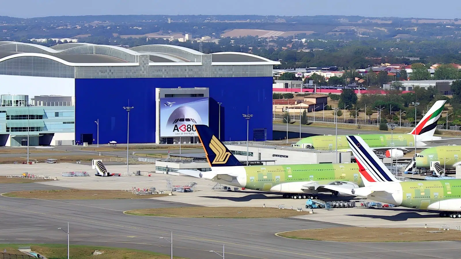 La fin de l'A380 n'a pas laissé Toulouse longtemps démuni puisque ce « petit frère » va devenir l'avion le plus produit de toute l'Histoire : l'A320 La fin de l'A380 n'a pas laissé Toulouse longtemps démuni puisque ce « petit frère » va devenir l'avion le plus produit de toute l'Histoire : l'A320
