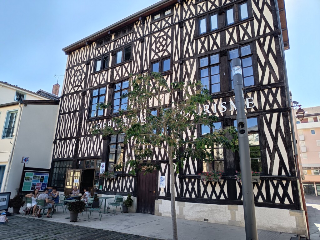 Office de tourisme de Châlons-en-Champagne - crédit : Media24.fr