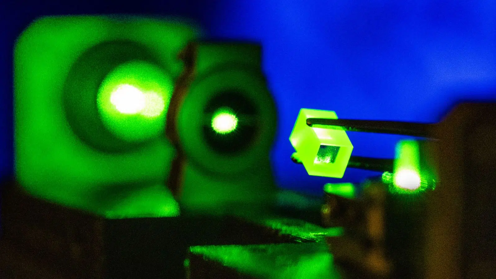 La fusion nucléaire pourrait miser sur ce cristal qui a la spécificité de pouvoir fonctionner dans les environnements les plus hostiles de la physique expérimentale La fusion nucléaire pourrait miser sur ce cristal qui a la spécificité de pouvoir fonctionner dans les environnements les plus hostiles de la physique expérimentale