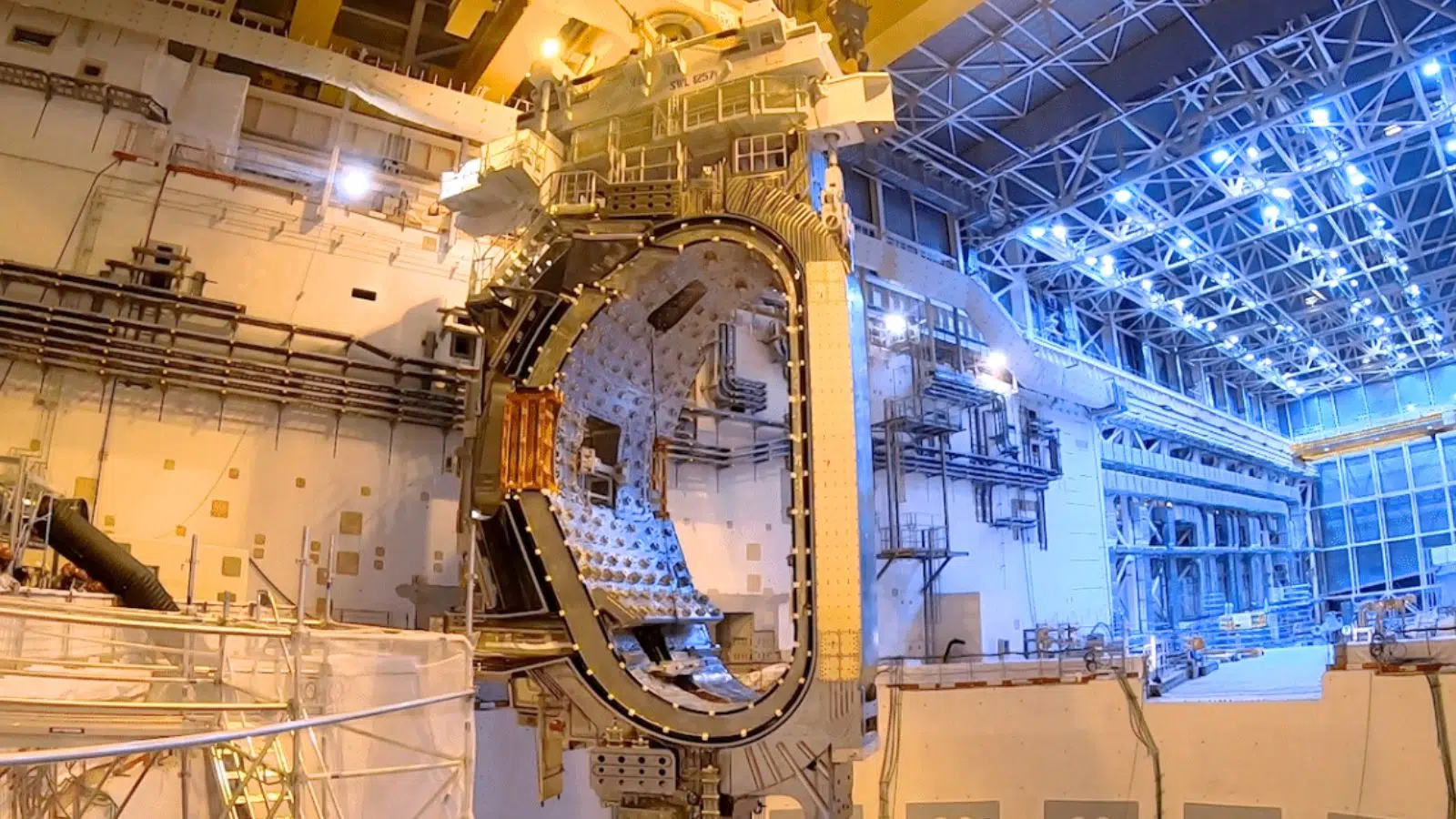 Le plus grand projet scientifique de la planète est dans le sud de la France et il vient de franchir un cap symbolique avec cette pièce de 1400 tonnes : ITER Le plus grand projet scientifique de la planète est dans le sud de la France et il vient de franchir un cap symbolique avec cette pièce de 1400 tonnes : ITER