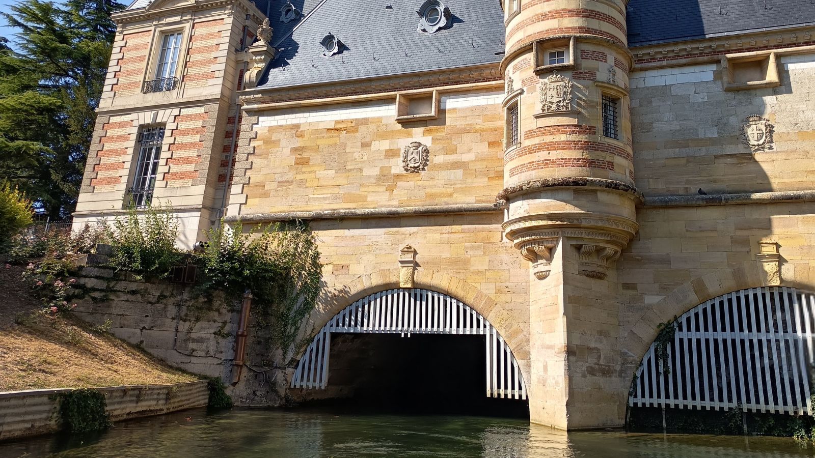 La « Venise pétillante » vous propose cet été un parcours tout en poésie à travers 300 mètres de canaux souterrains