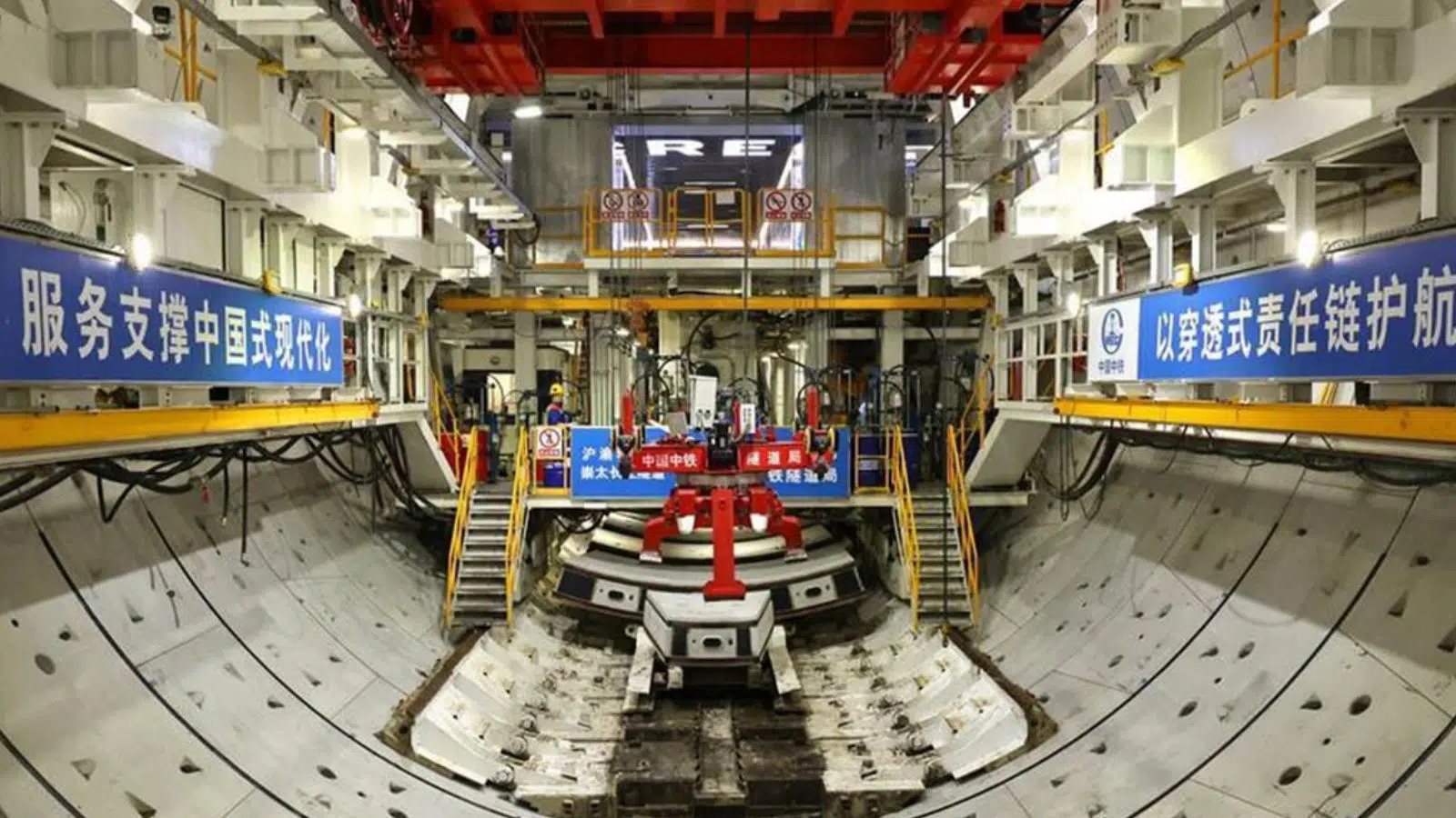 La Chine valide encore un nouveau record mondial dans la construction grâce à ce colosse de 4 000 tonnes qui a fini de percer un tunnel à 89 mètres sous le Yangtsé