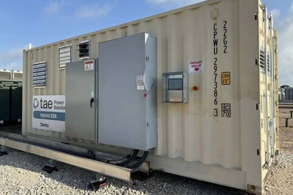 TAE Power Solutions livre à MARA le premier prototype de système de stockage d'énergie hybride dans le cadre de la collaboration stratégique annoncée précédemment entre les deux entreprises pour développer des solutions de gestion de la charge et de stockage d'énergie adaptées au réseau pour les opérations d'infrastructures numériques à forte consommation d'énergie.
