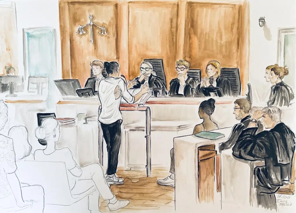 Le prévenu Cyprien Dupont à la barre, avec ses papiers , Leonie assise à sa droite. Dessin d’audience : ©️Emilie Oprescu