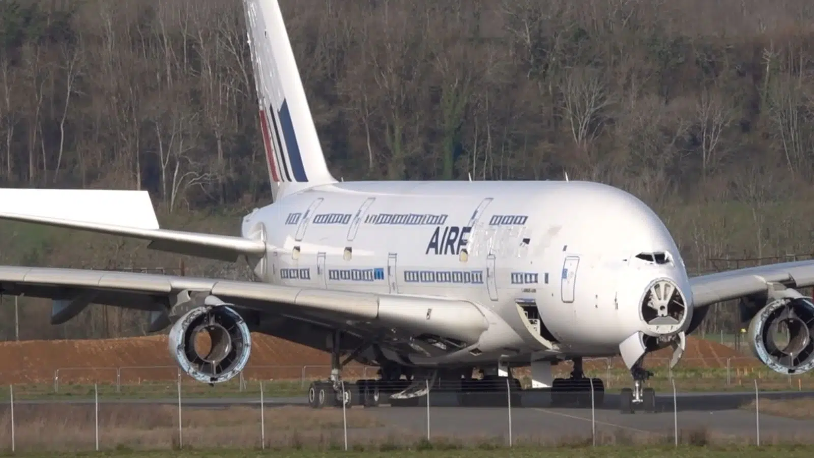 Le « cimetière de l'A380 » fonctionne tellement bien que le Français et leader mondial du recyclage d'avions TARMAC veut agrandir son site de Francazal