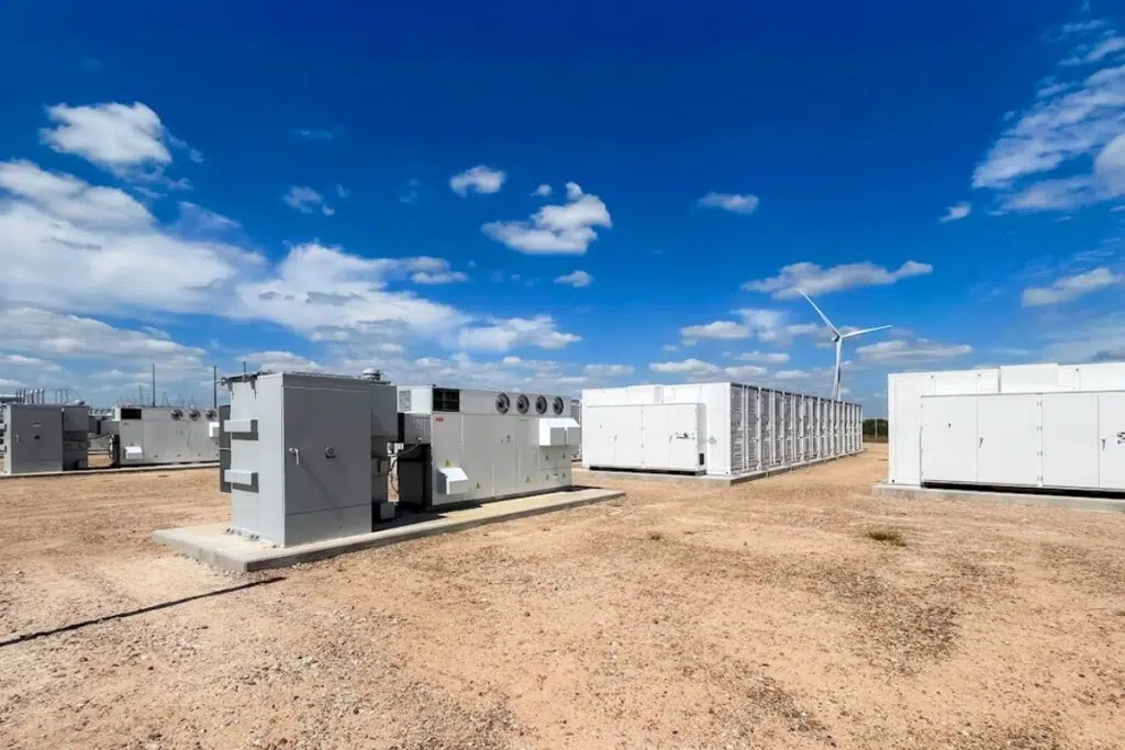 ABB a signé son retour sur le marché des onduleurs photovoltaïques en rachetant l'espagnol Gamesa Electric en 2025.