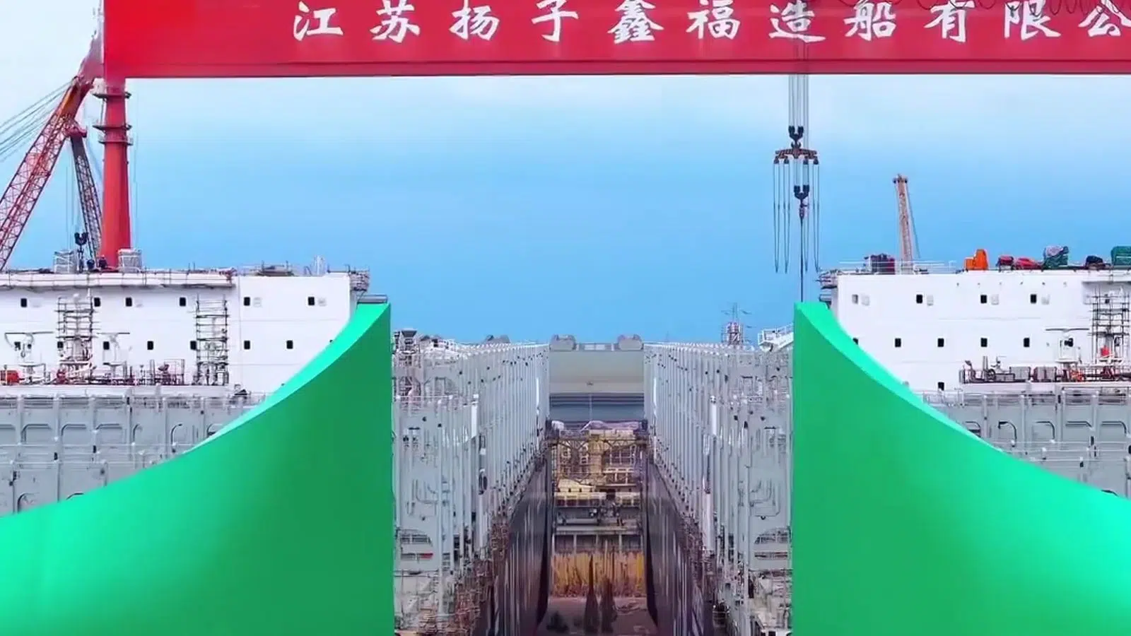 La Chine est le seul pays au monde à savoir construire les trois « joyaux de la couronne » de la construction navale même si domination n'est pas encore totale La Chine est le seul pays au monde à savoir construire les trois « joyaux de la couronne » de la construction navale même si domination n'est pas encore totale
