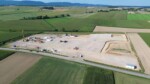 Le site de Schwabwiller, à Betschdorf en Alsace du Nord, constitue le premier site d’opérations du projet Lithium de France. Les travaux, lancés en juin 2025, prévoient le forage de deux puits afin d’exploiter une eau géothermale naturellement riche en lithium : sa chaleur doit être valorisée localement tandis que le lithium géothermal est destiné notamment aux batteries de la mobilité électrique – crédit : Herrmann TP