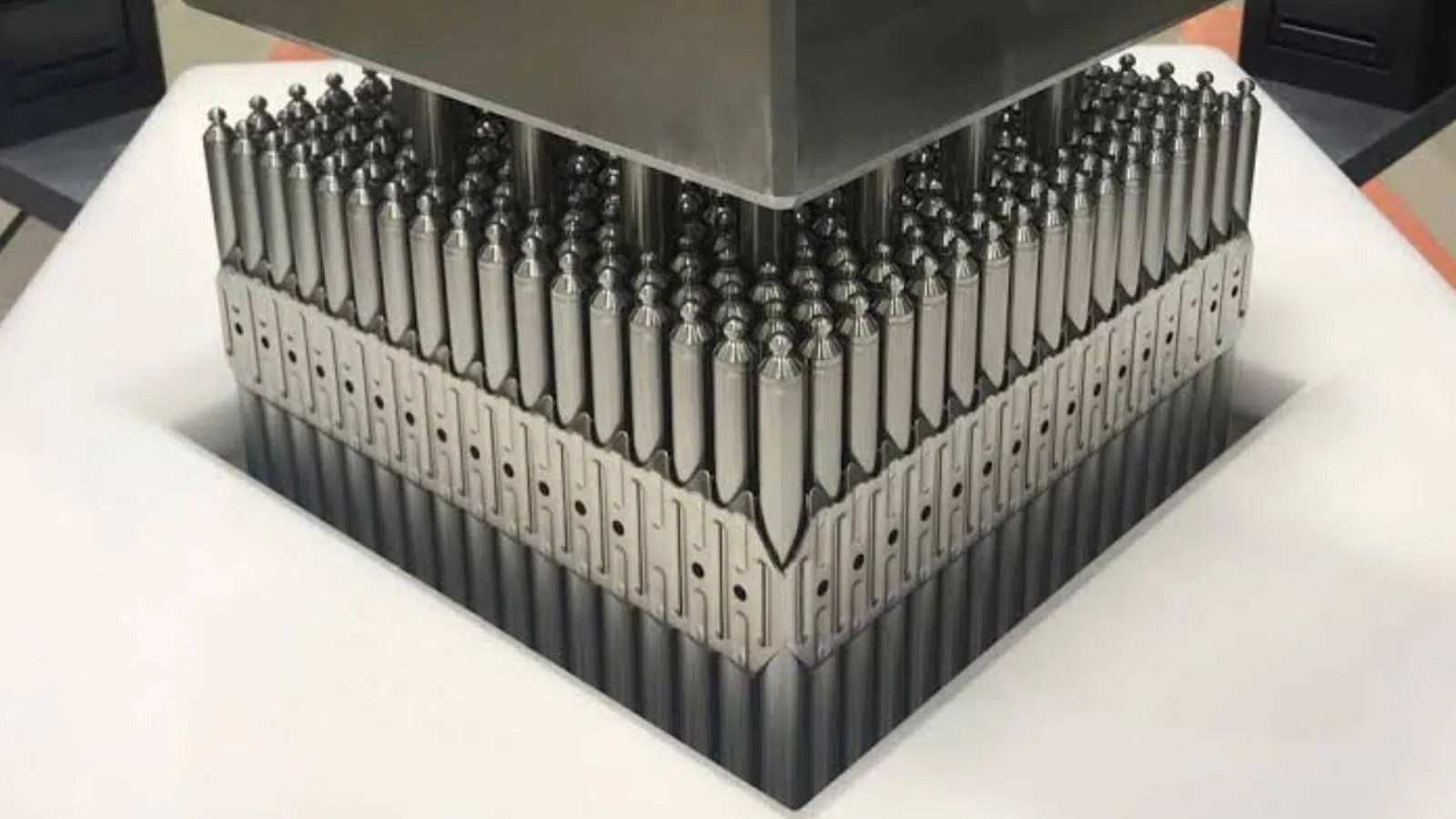 Le Français Framatome franchit un « plafond de verre » du nucléaire mondial en livrant à un réacteur américain un combustible enrichi à un seuil historique Le Français Framatome franchit un « plafond de verre » du nucléaire mondial en livrant à un réacteur américain un combustible enrichi à un seuil historique