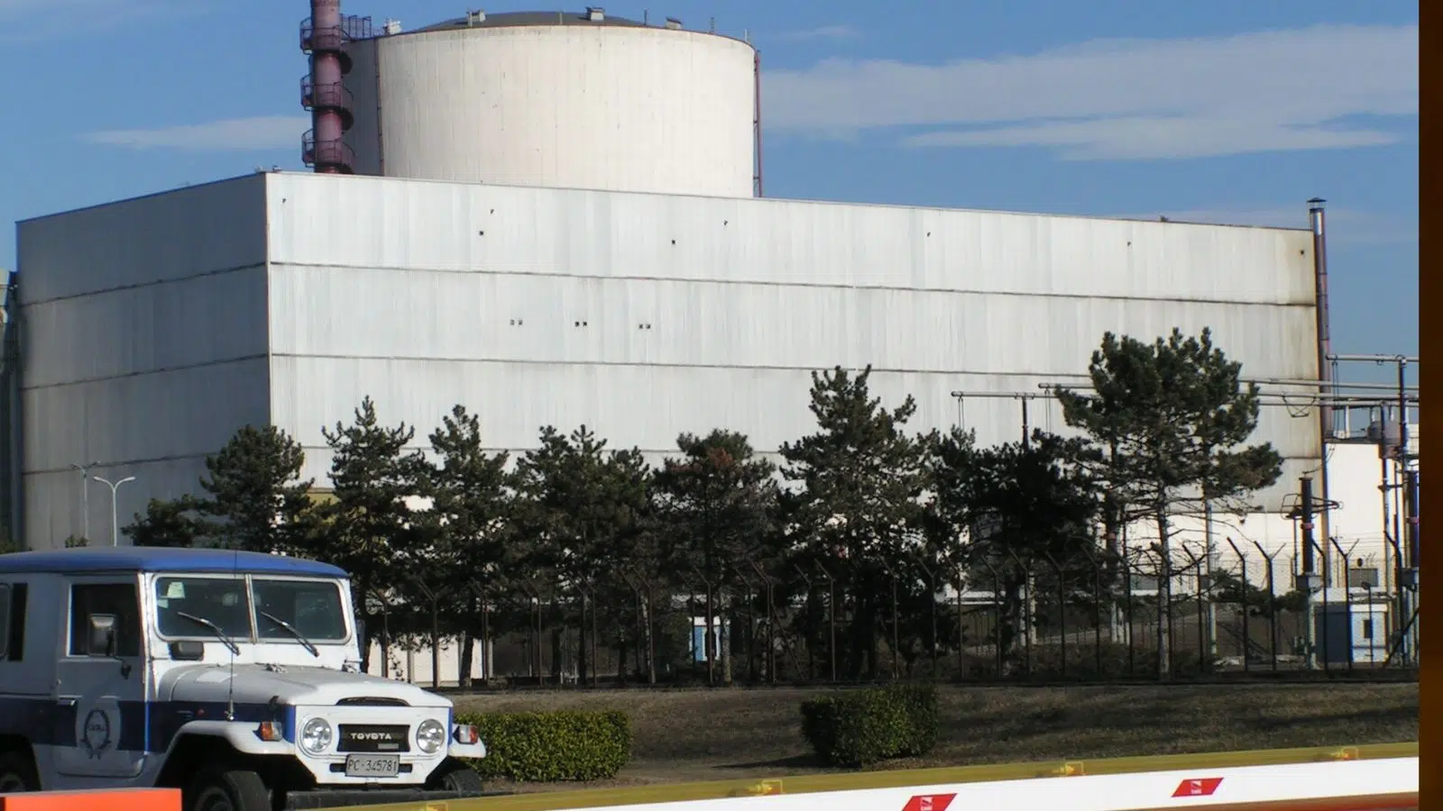 Centrale nucléaire de Caorso, en Italie. Crédit : Simone Ramella / Flickr — CC BY 2.0. Centrale nucléaire de Caorso, en Italie. Crédit : Simone Ramella / Flickr — CC BY 2.0.