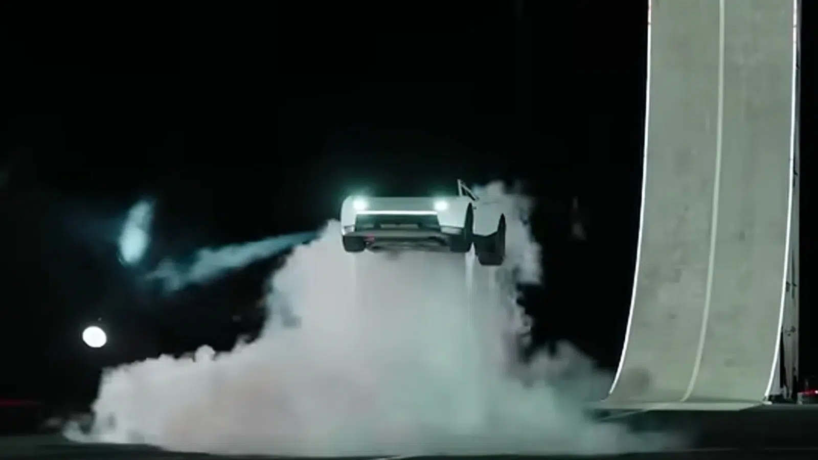 Oubliez la voiture qui vole : les vraies innovations du Tesla Roadster sont ailleurs Oubliez la voiture qui vole : les vraies innovations du Tesla Roadster sont ailleurs