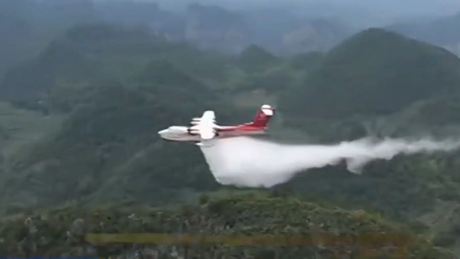 Le « monstre combattant du feu » chinois qui accuse une capacité d'emport d'eau deux fois supérieure au Canadair valide son baptême du feu : l'AG600
