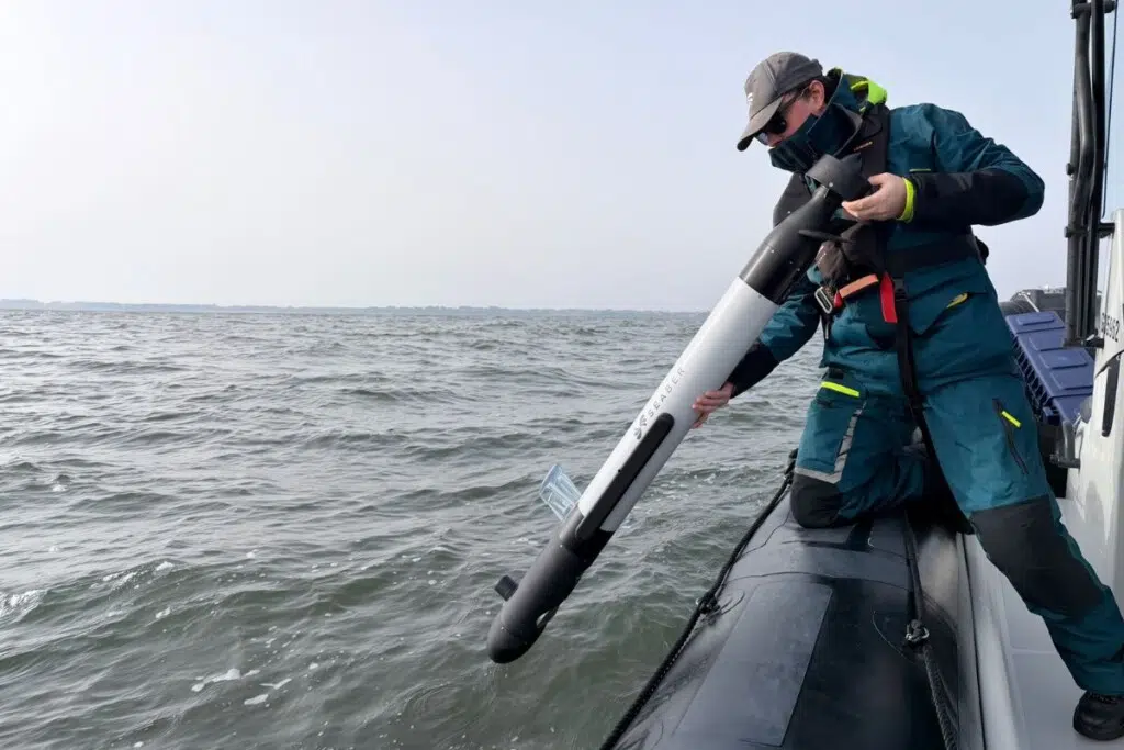 Le RAVEN, nouveau drone sous-marin autonome de 13 kg développé par l'entreprise française SEABER pour la détection des mines navales et les missions d'inspection sous-marine. Crédit : SEABER.