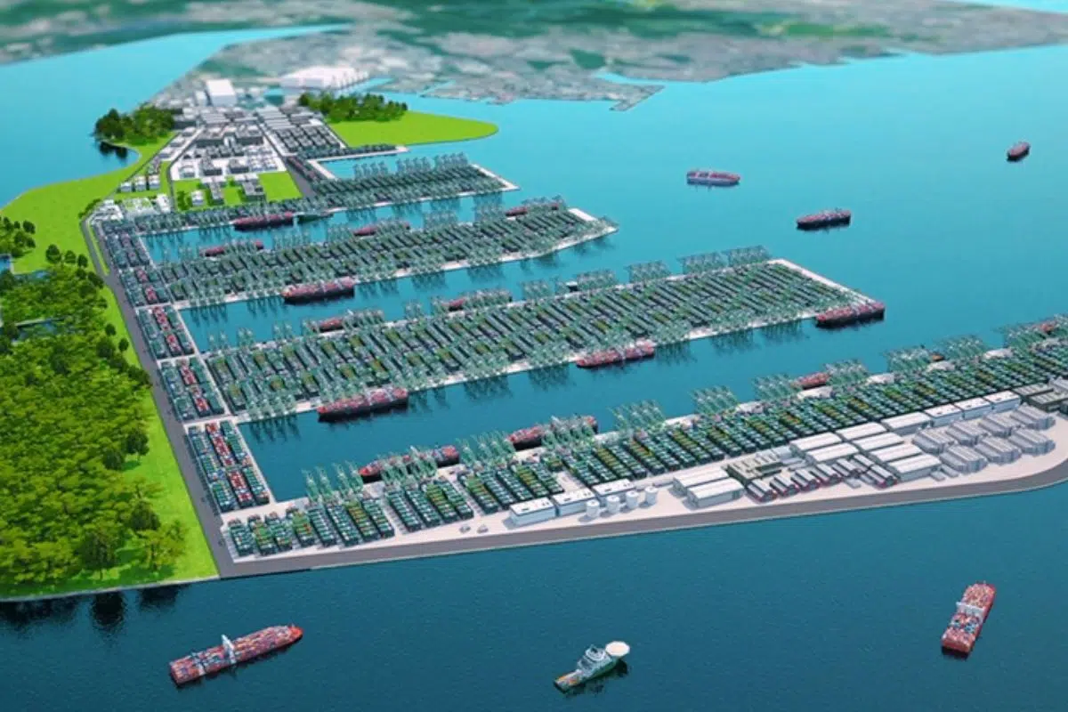 Ce sera le plus grand port du monde et il aura coûté 36,5 milliards de dollars à cette petite île de l'Océan Pacifique