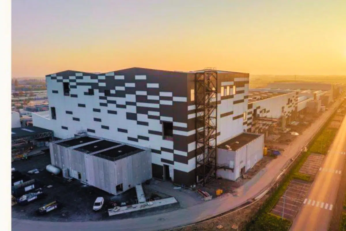 La France se relance dans la course aux batteries avec un projet ambitieux porté 2 poids lourds de son économie