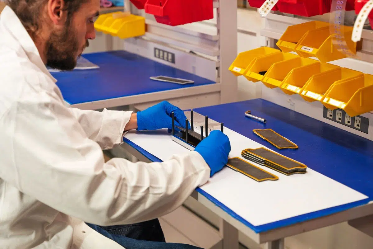 Le monde a cessé de ricaner sur la France désormais à la pointe de cette technologie du futur avec cette entreprise et son nouveau prototype de pile à combustible pour drones Le monde a cessé de ricaner sur la France désormais à la pointe de cette technologie du futur avec cette entreprise et son nouveau prototype de pile à combustible pour drones