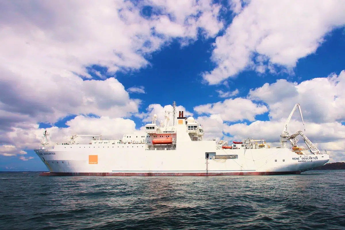 La France possède 33% de la flotte mondiale d’un type de navires particulièrement stratégiques et objet de toutes les attentions en 2025 : les câbliers