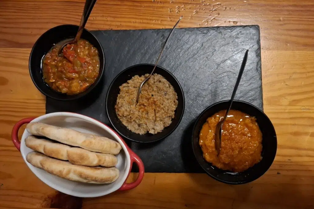 ci, la carte se décline autour d’une formule tapas qui permet de faire le tour du monde sans quitter sa chaise.